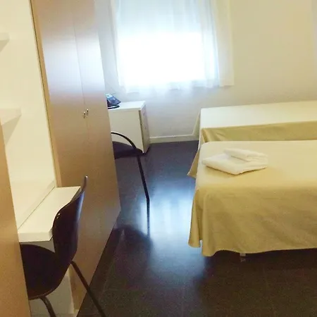 Residencia Universitaria Resa Roberto De Nobili アパート *