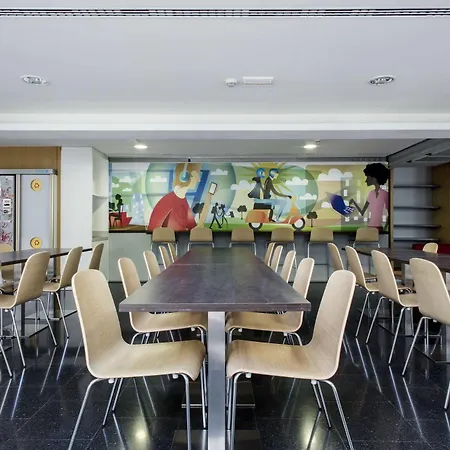 Residencia Universitaria Resa Roberto De Nobili アパート